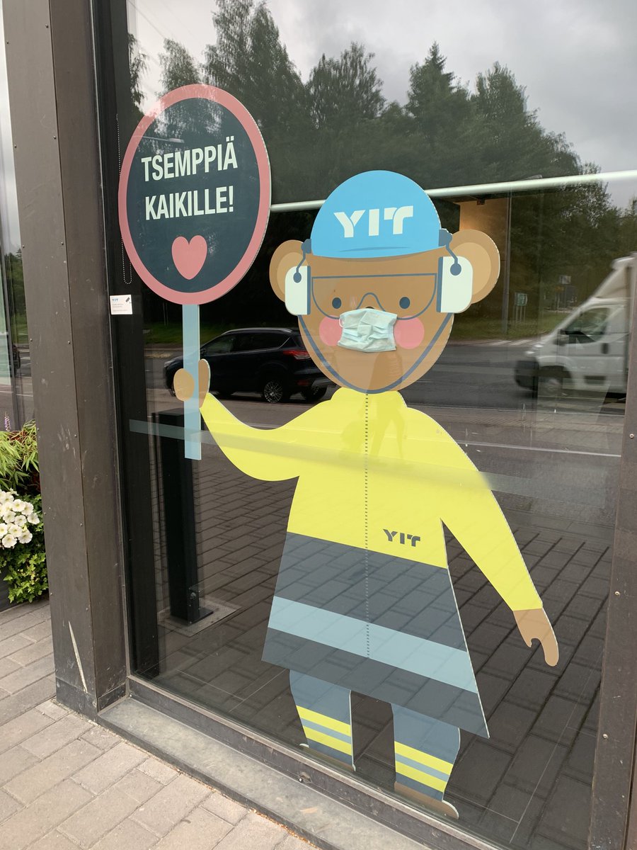 HMalmiva's tweet photo. Maskisuositus tuli voimaan. Nallekin päätti sitä heti noudattaa😊 Tsemppiä kaikille! #yhdessä ⁦@YITSuomi⁩ https://t.co/Bi1e6YQEVB