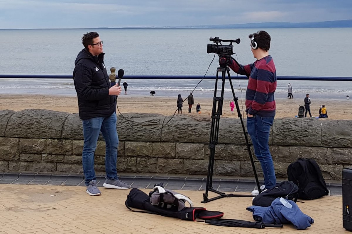 Journo_USW's tweet photo. BA Journalism @UniSouthWales has:
100% NSS ✅😊
New dedicated TV and radio studios ✅🎙️
Loads of hands-on practical journalism ✅📹
Lecturers who still work as journalists ✅👩‍🎓
Based in beautiful Cardiff ✅
@BJTC_UK accredited ✅ https://t.co/1ZZAlIBi3z
