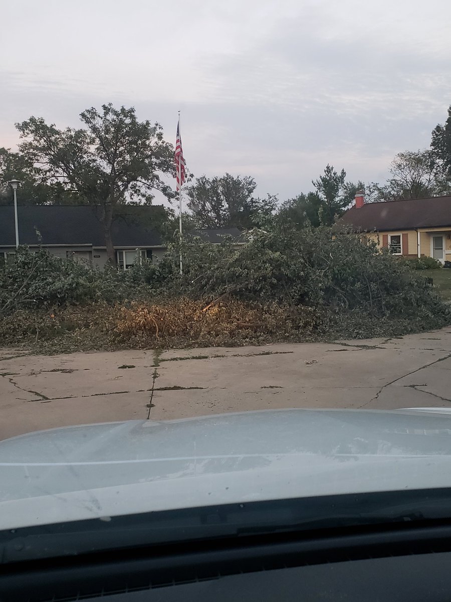 BrentoninMarion's tweet photo. This storm was very real and the national media doesn't care. This is pictures of the debris we cleared from 1 house in our cul de sac.
We all have been rocked by this, make the world coasts know we exist and we are hurting. #PrayForIowa https://t.co/0KzZhbHgA1