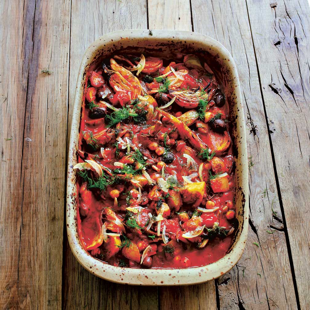 rivercottage's tweet photo. This aubergine and tomato gratin from Much More Veg is a lovely recipe to make at this time of year when these summery veg are at the best. https://t.co/gc7lbBTb9W
#seasonalveg #gratin #midweeksupper #organic https://t.co/j6fRHcZCF3
