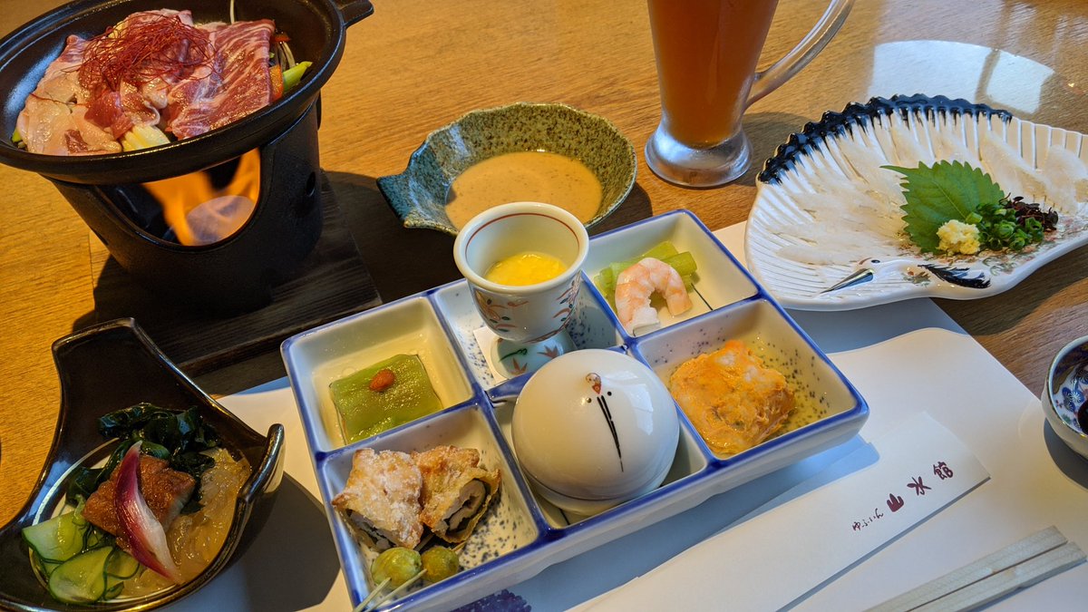 Hajime Oguri A K A Guri Gotoでちょっと高い宿に泊まったら 大正解 出てきた夕食がこれ さらに鯛 あら煮 でかい 冷製茶碗蒸し 天麩羅盛合せ うどんにデザート シニア層がメインターゲットのはずなので つまり連泊前提 3泊するけどメニュー考慮