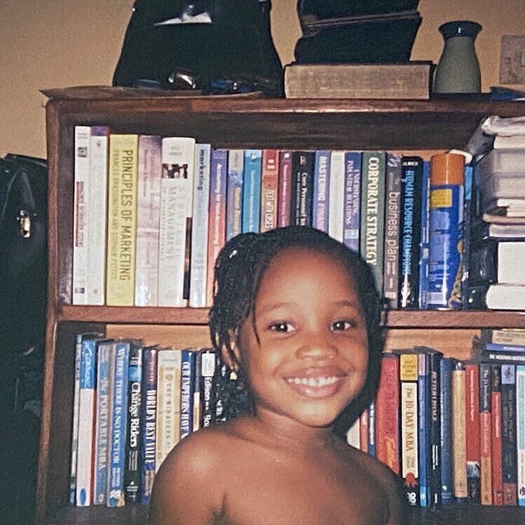 thereadreach's tweet photo. It’s Thursday and we sure do love a throwback vibe. 
Treat your books right and they’d stay with you for a life time! https://t.co/x7PTQBrA9J