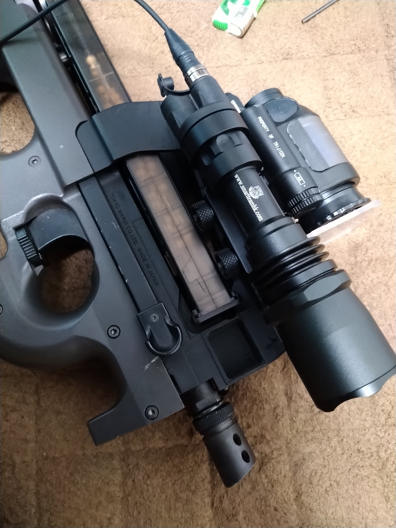 東京マルイ　p90 タクティカルマウントベース付き LayLax F FACTORY P90 タクティカルマウントベース取り付け