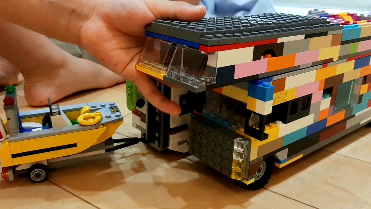 soshilego's tweet photo. オリジナル キャンピングカーを作りました!a 6-year-old boy shows you how to build an original camp van with lego!
YouTubeで作り方を説明しています!
#レゴ #LEGO #LEGOCLASSIC #legoidea #legomania #instalego #クラシック #キャンピングカー #campvan https://t.co/8zI308zMaZ