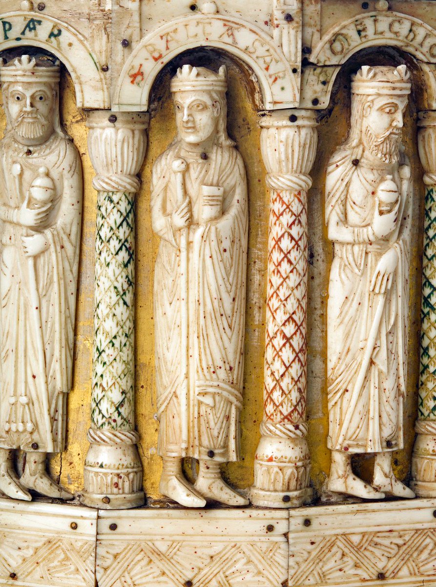 the_article_'s tweet photo. 📰🙋♀️Die Form des Großen Turmreliquiars im #HLDM ist dem Grab Christi nachempfunden: Doch die einst bunte Mikro-#Architektur ist heute farblos. Wie kam es zu dem tragischen Verlust der einstigen Polychromie? 🔍Eine Spurensuche auf the ARTicle: https://t.co/ntWevrWZXo @dehypotheses https://t.co/Lzjps5hGPw