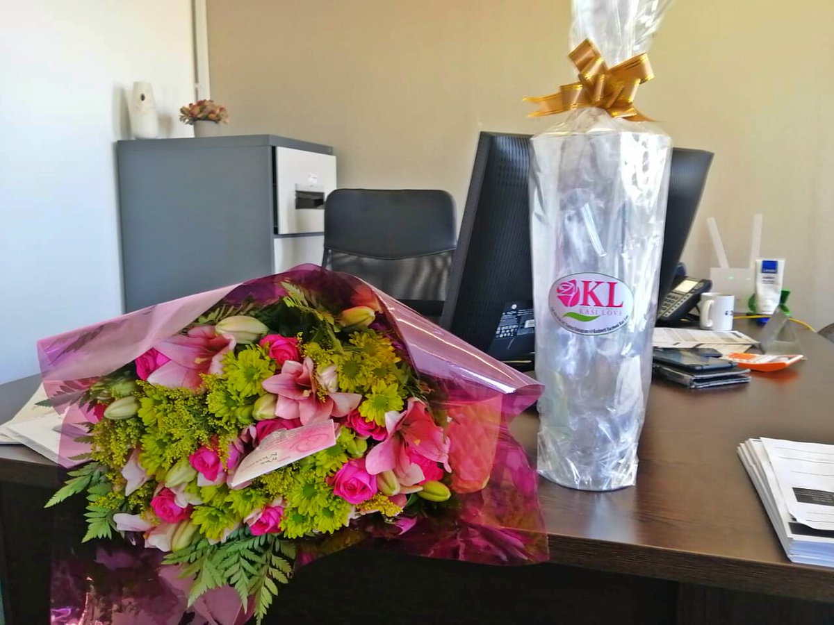 Kasilove_ZA's tweet photo. Difficult times for everyone, people are emotionally drained. Show some love and appreciation  💑. Get your loved  one a beautiful mixed bunch from R550. It's proven that people become happier after receiving flowers.
 📲 https://t.co/wMcqdI71PD
#Loadshedding
#BlueTagSale #DJSBU https://t.co/HxvQpALAfj