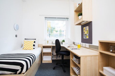 Looking for a place to stay while at Aston Uni?🏡 
We’ve got spaces in our on campus accommodation! Get your place by calling our phone lines 
📞0800 917 5923 📞 and press option 4.