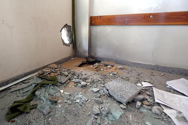 WaelAboOmer's tweet photo. احلام الطفولة تقتل على جدران #غزة 

جيش الاحتلال يستهدف مدرسة ابتدائية للأونروا فجر اليوم ويحرم طلابها من حق التعليم . https://t.co/fYhCjD56j6