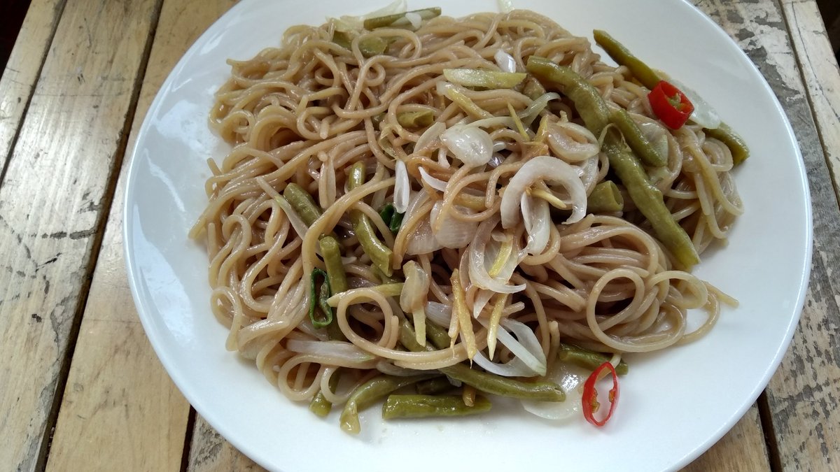 Siontak 食料が底をついてきた 菜食って主義としての菜食を除くと大抵は貧乏というか慎ましい食だよな 元来キラキラしたものではない そういう意味ではグルジア人の家庭食は結構菜食度高いと思う パンにチーズ トマトとキュウリ スープとか Siontak 食料が底をついてきた 菜食って主義としての菜食を除くと大抵は貧乏というか慎ましい食だよな 元来キラキラしたものではない そういう意味ではグルジア人の家庭食は結構菜食度高いと思う パンにチーズ トマトとキュウリ スープとか