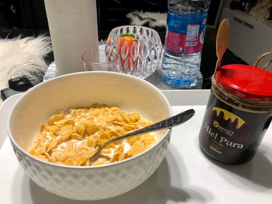 It’s a beautiful Thursday morning. Don’t forget to add a drizzle of our pure honey🍯 to your favorite beverage. Let’s stay healthy together 💪🏿. Substitute the Sugar with Sassey’s Pure Honey - Miel Pura 🍯 <a href="/aproko_doctor/">Dr. Chinonso Egemba</a> <a href="/cynthia_naa/">Cynthia Naa</a> @KittaSeddy #Stonebwoy #Sarkodie #SerwaaAmihere