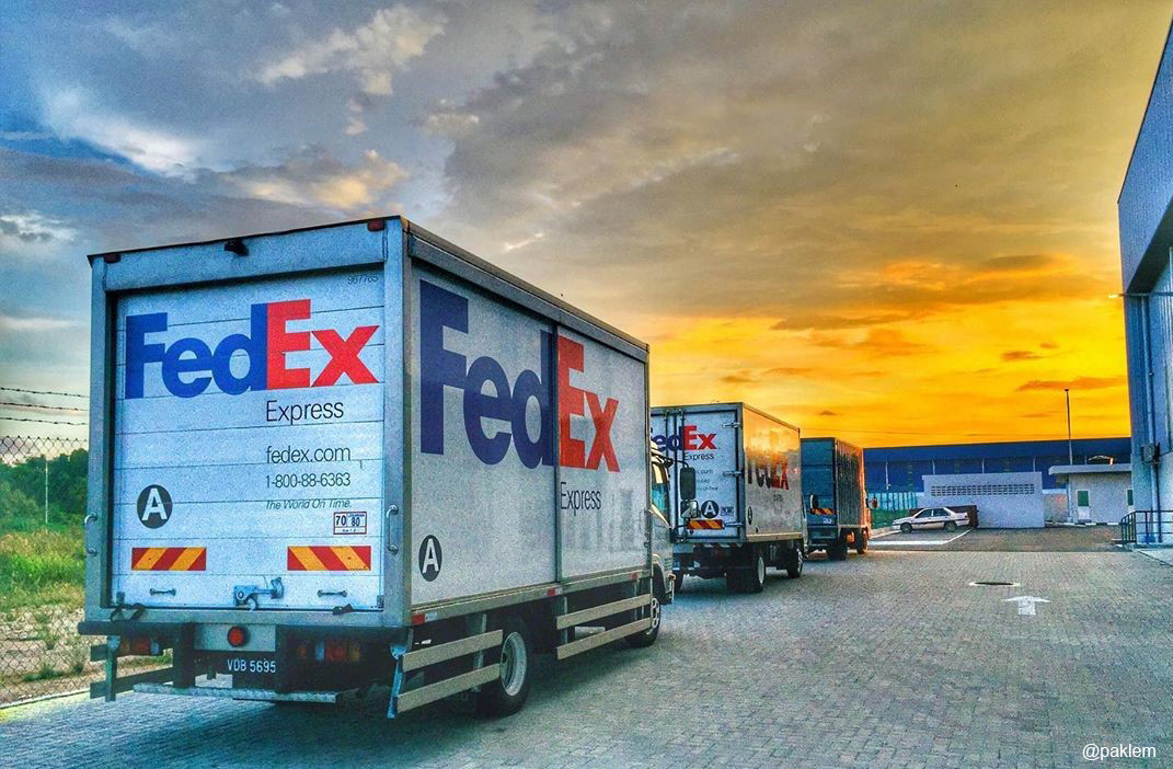 A little sunset sky, to brighten your day. #FridayFanPhoto https://t.co/3PQT8ZCDSa