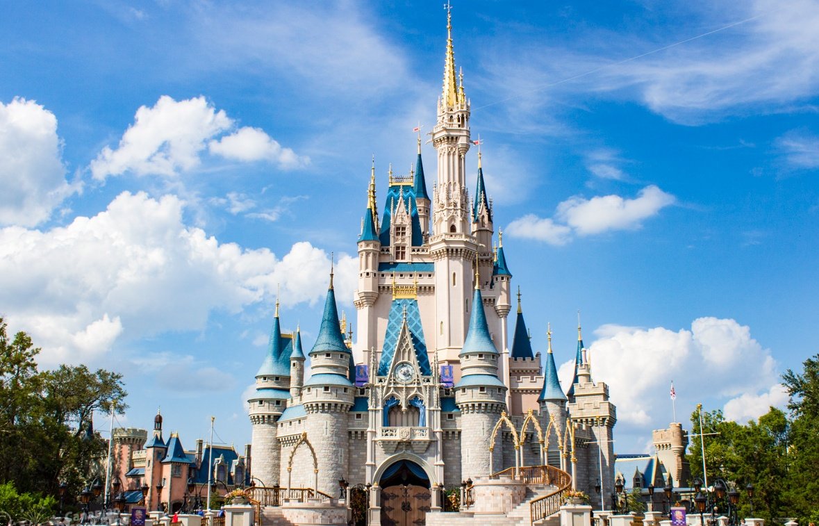とあるディズニーマニア 東京ディズニーランド Tdlのシンデレラ城は Wdwのシンデレラ城を参考に建造されました Wdwの完全なレプリカとして建造されたと表記されることがありますが 細かな装飾や内装が異なり 高さもwdwのシンデレラ城が58mに対して とあるディズニーマニア 東京ディズニーランド Tdlのシンデレラ城は Wdwのシンデレラ城を参考に建造されました Wdwの完全なレプリカとして建造されたと表記されることがありますが 細かな装飾や内装が異なり 高さもwdwのシンデレラ城が58mに対して