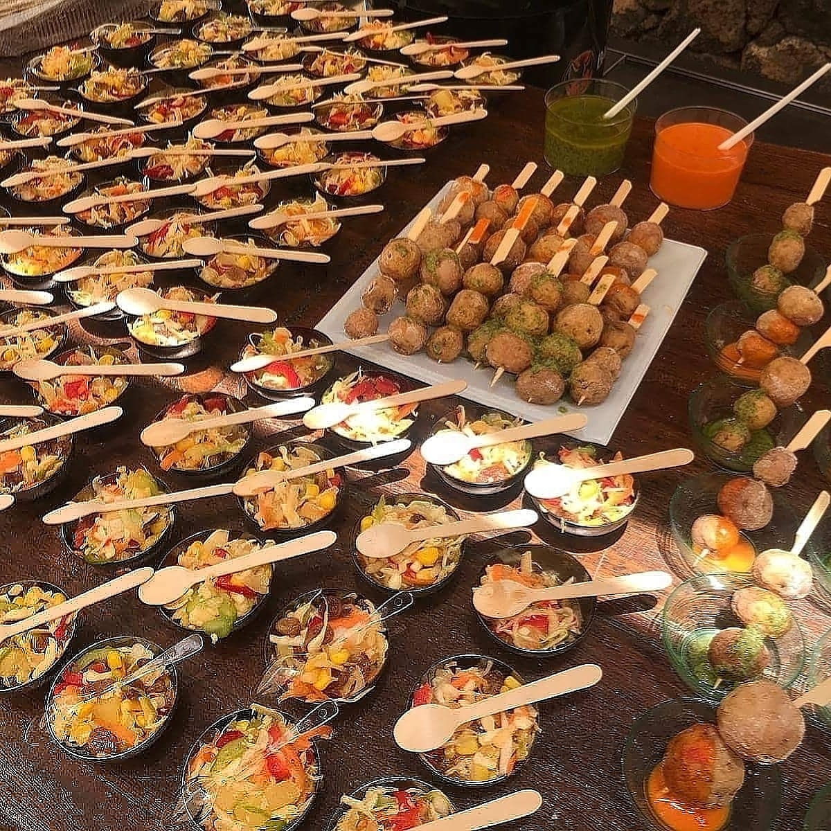 Buen jueves, si aún no tienes tu catering para tu próximo evento, pásate por El Buen Comer Arrecife y Playa Honda y solicite un presupuesto sin compromiso alguno. Abierto de lunes a domingo (martes cerrado) en Arrecife y de martes a domingo de 8 a 15.45 horas o llama al 627476313