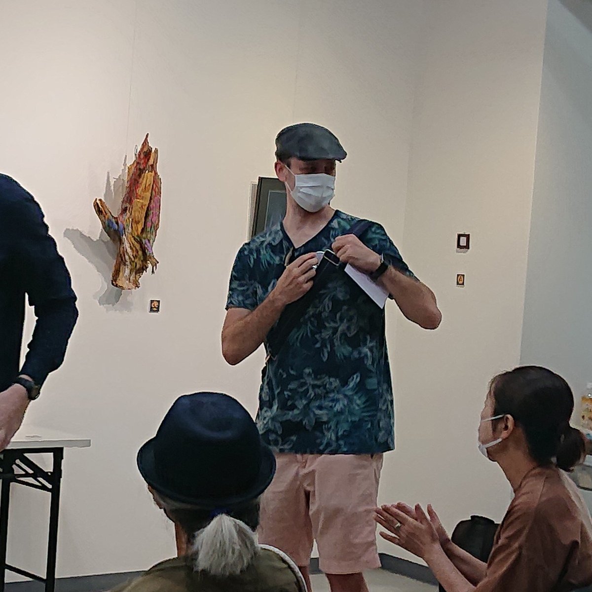 paradeoffools's tweet photo. 'EARLY FOOL グランドフール 2020'
Including the Gallery Goro Prize
ギャラリーゴロー 賞も含めて
...
John Daniels
ジョン・ダニエルズ
…
Yokomine Tatsuyuki (by John Daniels)
横岑竜之 ( ジョン・ダニエルズ 作)
...
#paradeoffools #artists #earlyfool #portraits #kansai #2020 https://t.co/vju2dCp9QH