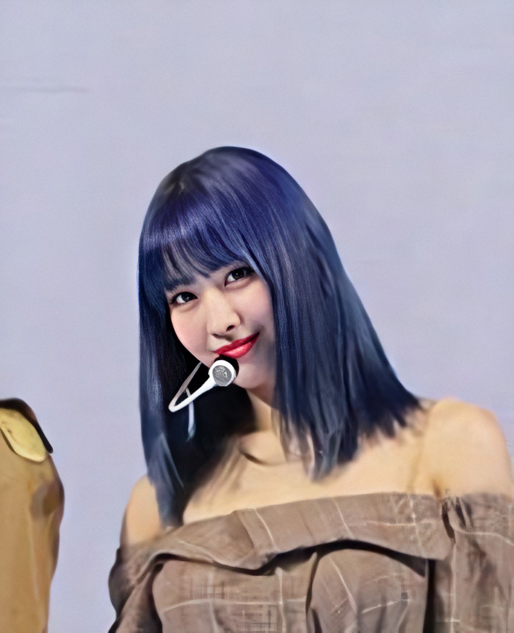 はるちゃん 急浮上 モモの青髪の写真を高画質にしたのでどうぞ保存してくださーい 美しすぎるし似合いすぎる もしかして次のmvは青髪で撮るの 他の色に染めたとしてもモモペン死ぬわ Twice モモ Momo T Co Ssun5ragdz Twitter