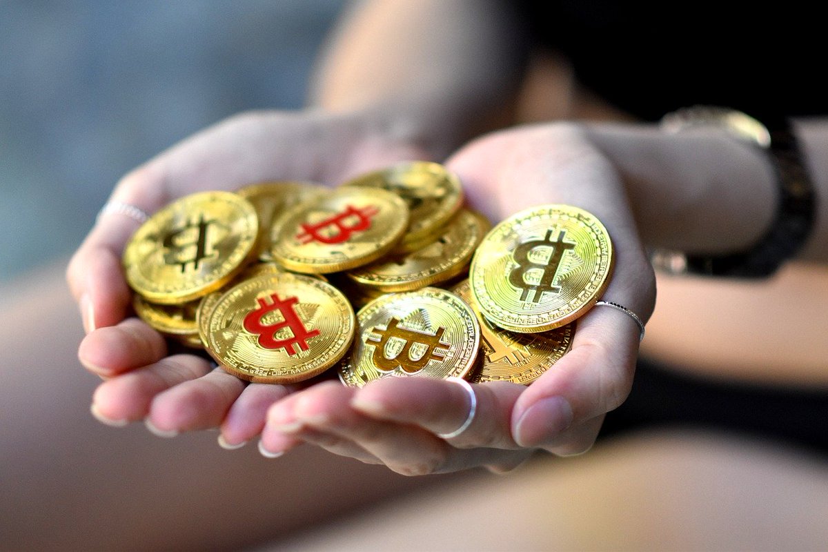 Is #blockchain the future of government crisis relief &amp; #stimuluspayments? How can it help to distribute funds faster &amp; more fairly? Two former <a href="/federalreserve/">Federal Reserve</a> officials explore this important topic for <a href="/Bloomberg/">Bloomberg</a>:
ow.ly/6lUj50AUBWt
#crypto #coronavirus #CBDCs #covid19