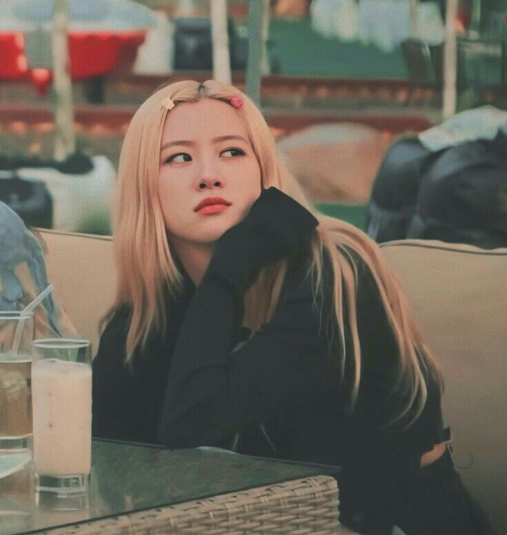 However, we have high hopes for the upcoming  #ROSÉ   Solo project. As previously, it was reported that  #ROSÉ   will be making her solo debut following the release of  #BLACKPINK   1st album. We sincerely hope that YG will no longer stall for time and hasten the  #ROSÉ   solo project 