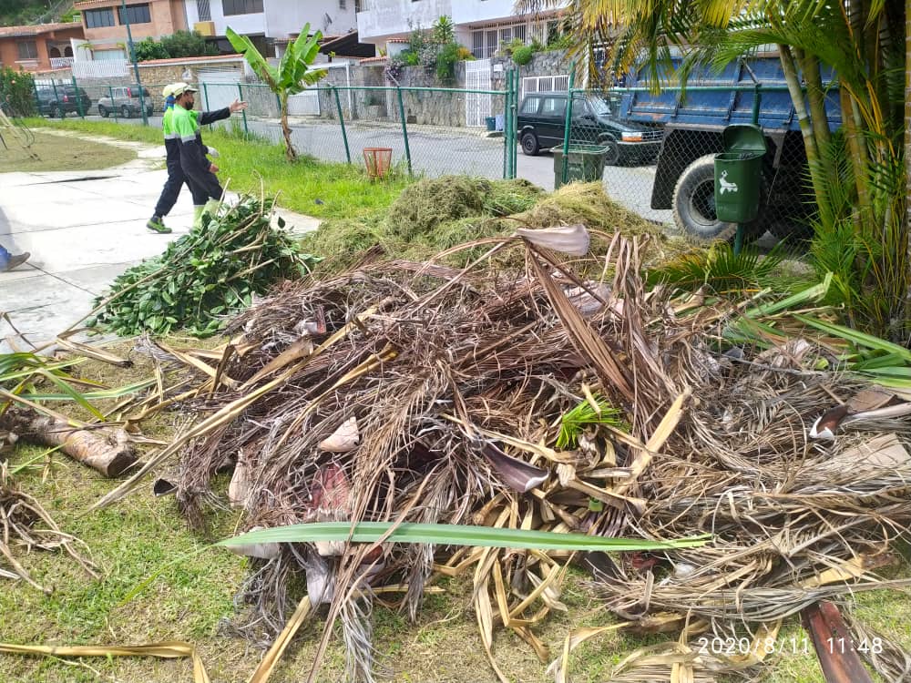 Mafeleon06's tweet photo. A nombre de los vecinos de #AsoestadioAC el mayor agradecimiento por la atención prestada en el saneamiento y desmalezado de nuestro parque en #AvenidaLasLomas en Alto Prado. @luisaguilarj @darwingonzalezp @ASANCHEZ17 @fospuca @AlcaldiaBaruta https://t.co/xbfKthi0Cr