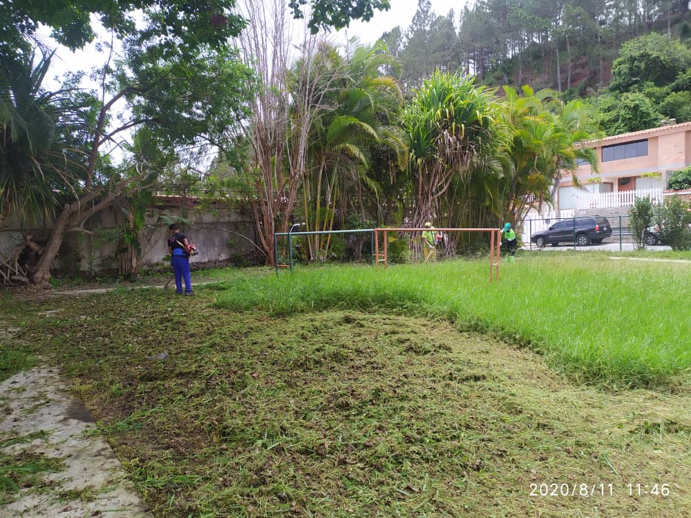 Mafeleon06's tweet photo. A nombre de los vecinos de #AsoestadioAC el mayor agradecimiento por la atención prestada en el saneamiento y desmalezado de nuestro parque en #AvenidaLasLomas en Alto Prado. @luisaguilarj @darwingonzalezp @ASANCHEZ17 @fospuca @AlcaldiaBaruta https://t.co/xbfKthi0Cr