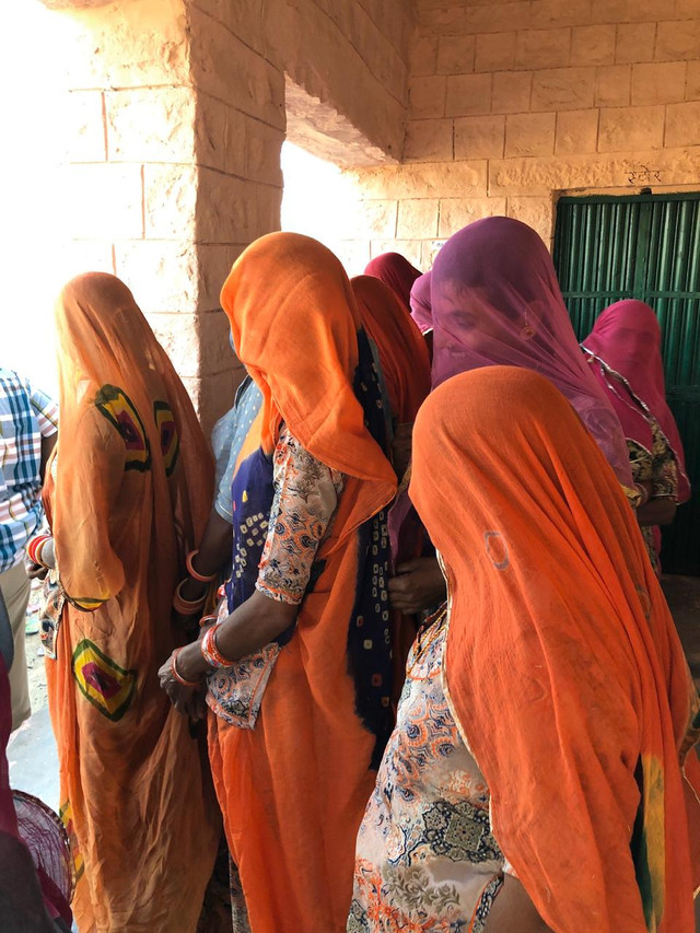 belafuori's tweet photo. "The pink city of India is famous for its textile and jewellery artists. For this reason, we are here.”⁠
#roadtobarmer #collection #travel #india #rajasthan #newdelhi #beoutthere #artisans #craft #ethicalbrand #lifestyle #lafuorilifestyle #storytelling #craft #inspiration #women https://t.co/lPYKFYbFuz