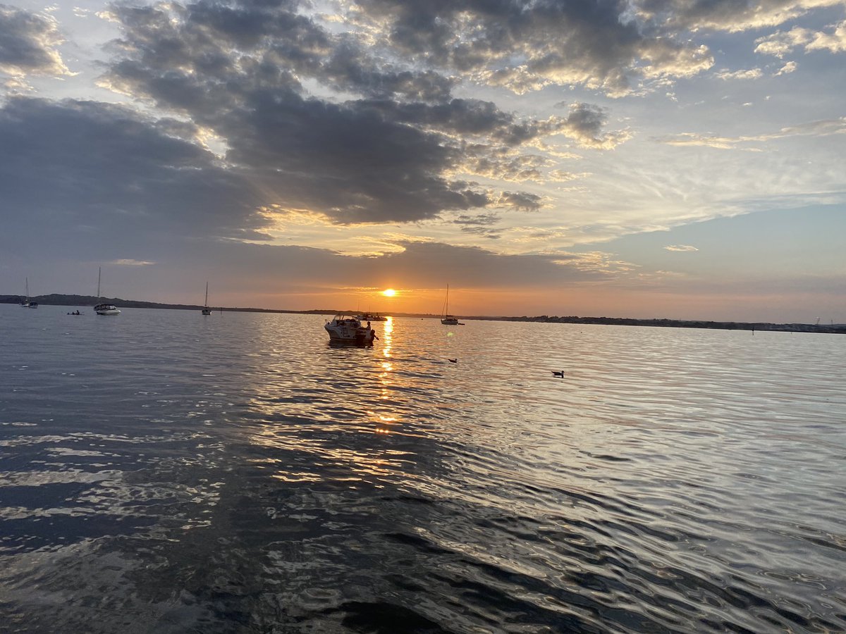 pageandy's tweet photo. SUP Boarding Poole quay round Brownsea island and back ! Wow https://t.co/uAeNi9Yz5y