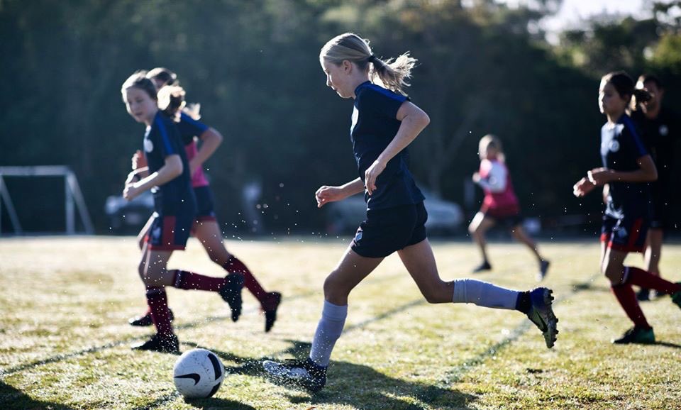 SAACSPORT's tweet photo. We are thrilled to have Brett Holman provide his expertise every Thursday morning for our girls. It is fantastic to see so many St Andrew's girls play for the College. look forward to growing Girls Footbal with some great opportunities and initiatives. #brettholman @Socceroos https://t.co/knZAGHy59w