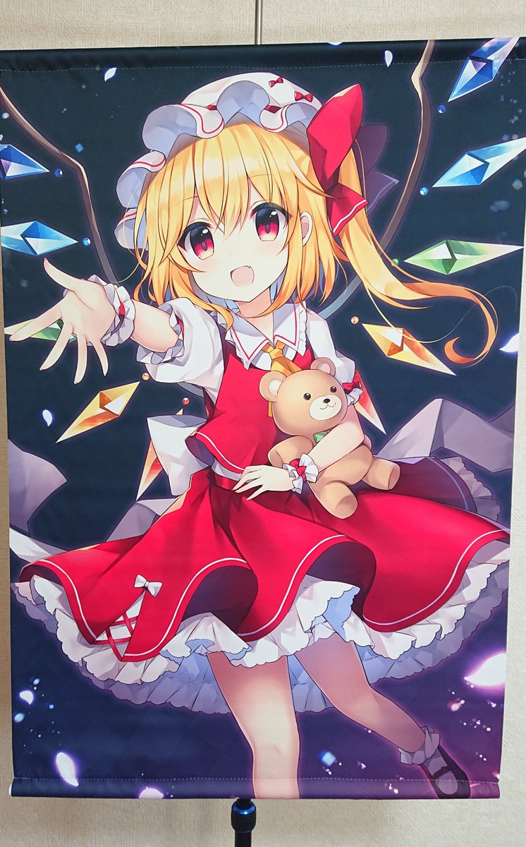 フランドール・スカーレット 「タペストリー届いたのでお写真!
発色とてもよきでした('ω`) 」|ルヒカ🌸例大祭あ-05abのイラスト