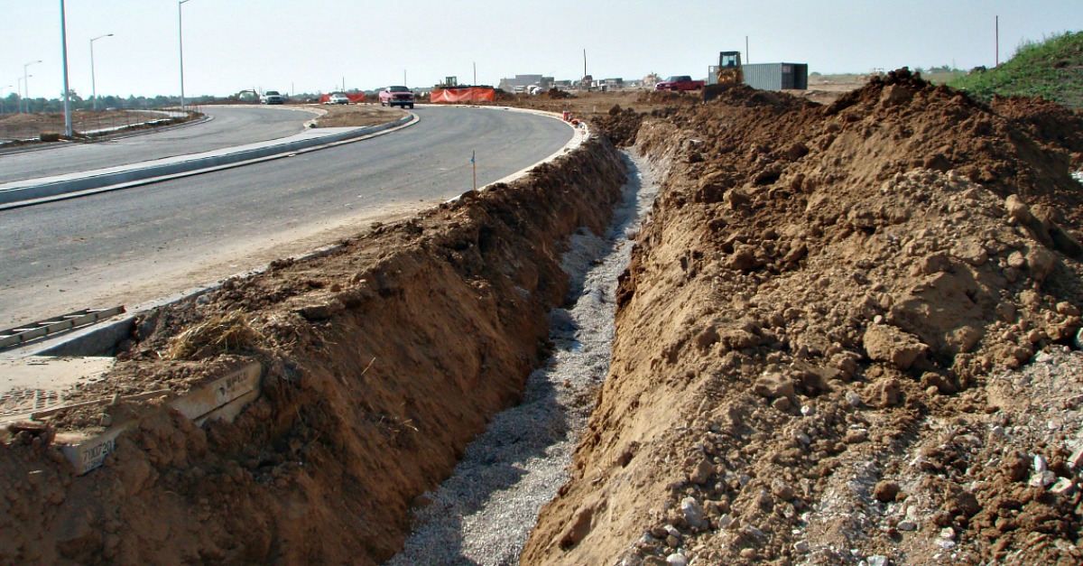 MarkOneElecCo's tweet photo. Our skilled crew excavates, designs, and installs underground power transmission lines. 🚧 #UtilityExperts #MarkofExcellence @NUCA_KC @NUCA_National https://t.co/aUcFzfDnu9