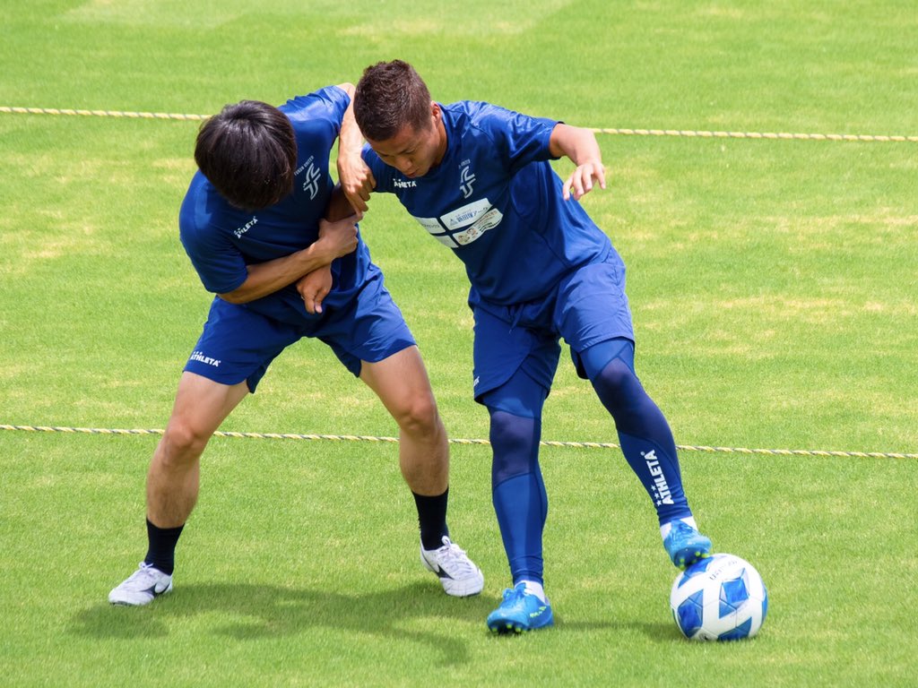 福井ユナイテッドｆｃ情報局 聚樂福井 本日8月13日は 左利きの日 背番号7 畠中佑樹 選手 背番号13 木村健佑 選手