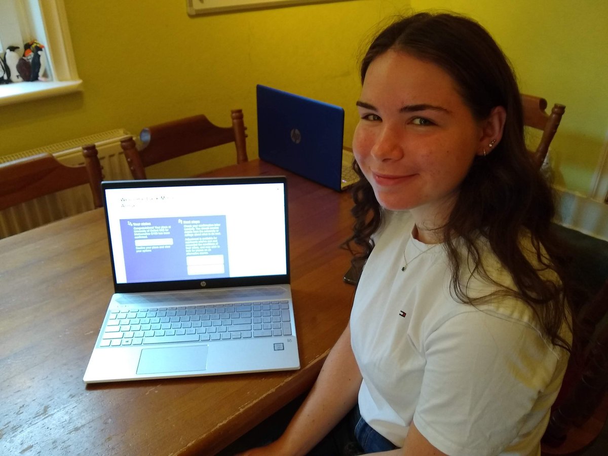 miriamboase's tweet photo. I'm #GoingtoOxford !!😊😊 @ExeterJCR https://t.co/sGssaTPQnF