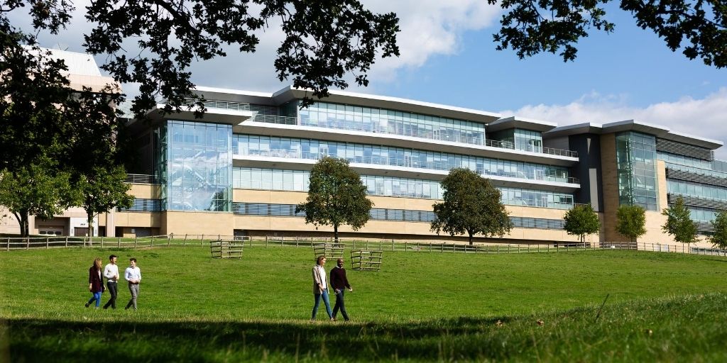 BW_SciTech's tweet photo. Campuses perfect for outdoor working, catching up, meetings and relaxing... who needs this right now in this weather? ☀️ Take a look at our #lab and #office space locations here ➡️ https://t.co/73LedE7rhV https://t.co/33Gq7miERG
