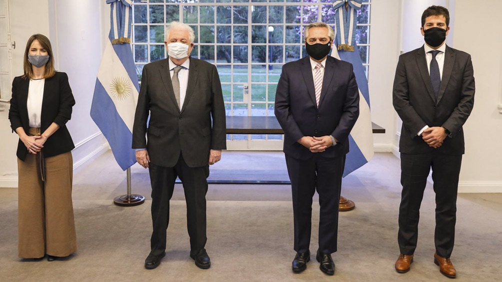 ConurbanoDiario's tweet photo. El presidente Alberto Fernández anunció que Argentina y México elaborarán una vacuna para prevenir el contagio de coronavirus, que estará lista para ser utilizada en el primer semestre del 2021, con dosis que tendrán un costo de entre 3 y 4 dólares https://t.co/B4ed44ezZP https://t.co/VbjZOT0WNq