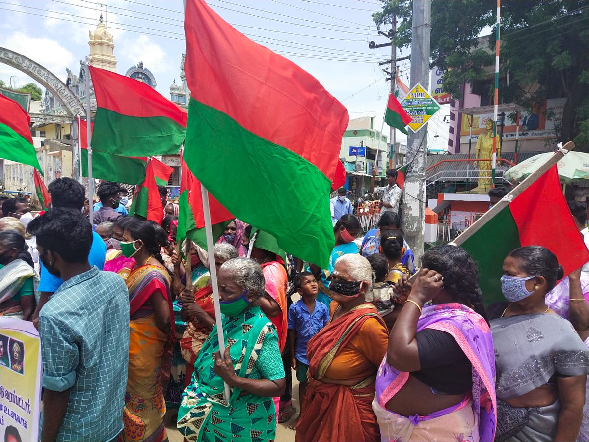 RethinamPT's tweet image. திருத்துறைப்பூண்டியில் ஆர்ப்பாட்டம்!

விவசாயி அணைக்கரை முத்து கொலையில் தொடர்புடைய வனக் காவலர்கள் மீது கொலை வழக்கு பதிவு செய்து கைது செய்ய வலியுறுத்தியும், இந்த வழக்கை CBI விசாரணைக்கு மாற்ற உத்தரவிட வலியுறுத்தியும், திருத்துறைப்பூண்டியில் புதிய தமிழகம் ஆர்ப்பாட்டம் நடைபெற்றது.