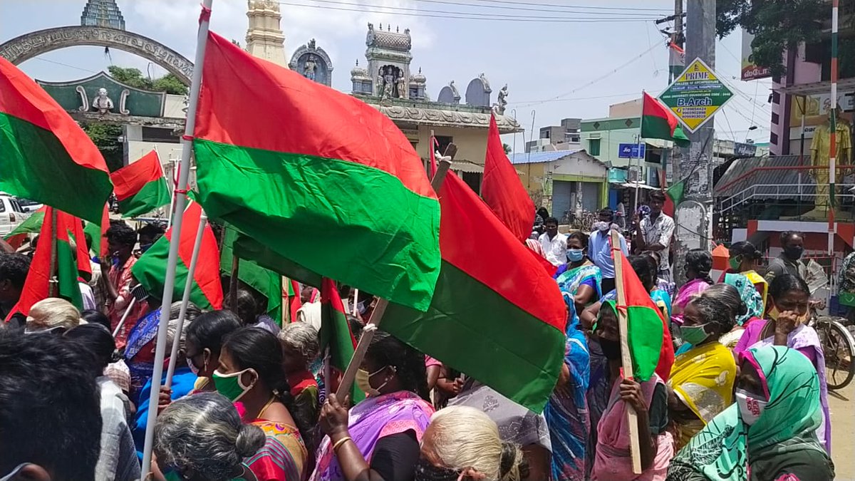 RethinamPT's tweet image. திருத்துறைப்பூண்டியில் ஆர்ப்பாட்டம்!

விவசாயி அணைக்கரை முத்து கொலையில் தொடர்புடைய வனக் காவலர்கள் மீது கொலை வழக்கு பதிவு செய்து கைது செய்ய வலியுறுத்தியும், இந்த வழக்கை CBI விசாரணைக்கு மாற்ற உத்தரவிட வலியுறுத்தியும், திருத்துறைப்பூண்டியில் புதிய தமிழகம் ஆர்ப்பாட்டம் நடைபெற்றது.