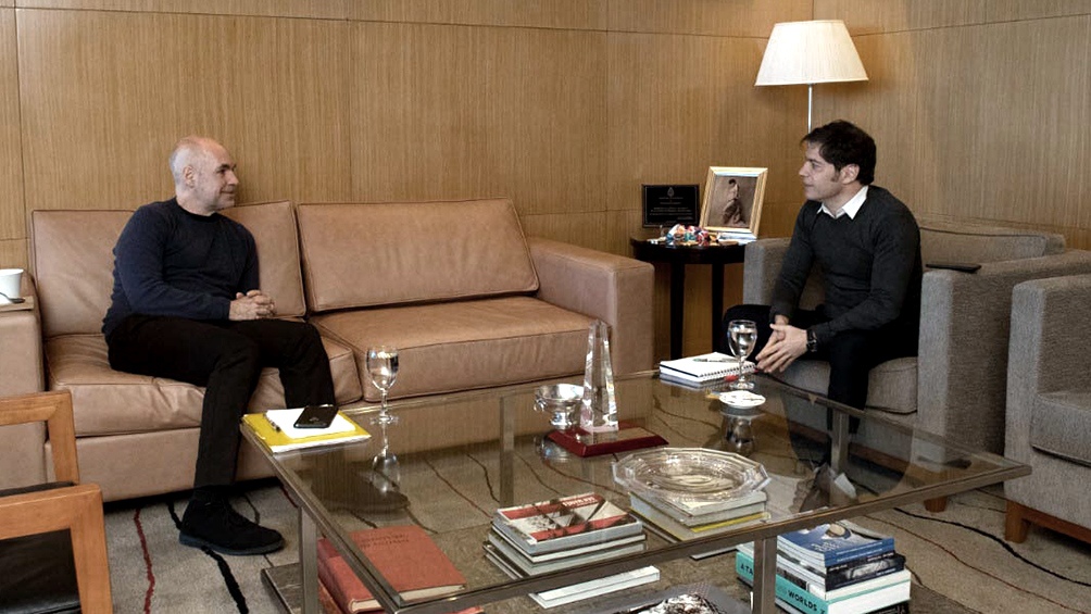 ConurbanoDiario's tweet photo. El jefe deGobierno porteño, Horacio Rodríguez Larreta; y el gobernador bonaerense, Axel Kicillof, se reunieron ayer miércoles a solas para "actualizar" los datos de la situación epidemiológica de la pandemia en el AMBA y coordinar las acciones https://t.co/wRoWQjydkJ https://t.co/ztqx4aODrl