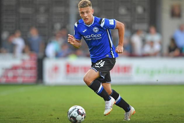 2_Steffen's tweet photo. Probespieler bei der U21!

Der 20-jährige Can #Özkan, der zuletzt von #DSC Arminia Bielefeld an Alemannia Aachen ausgeliehen war, trainiert derzeit bei der zweiten Mannschaft vom Club mit. Er kann als Rechtsverteidiger oder Mittelfeldspieler agieren.

#FCN #FCNII (kicker) https://t.co/vpTLOYtA2e