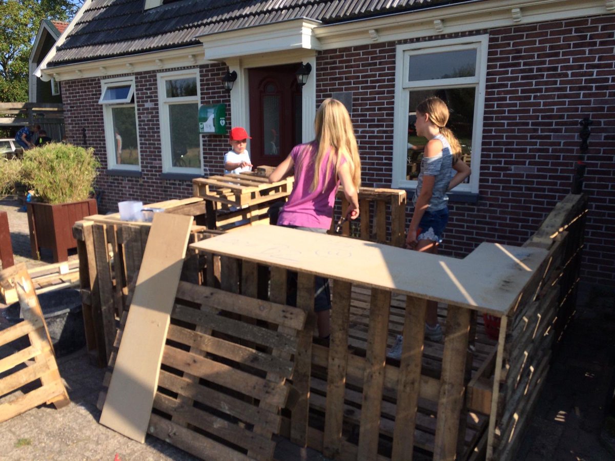 hutdorpAndijk's tweet photo. Nog een kleine impressie van @hutdorpAndijk @Home Toppers! #andijk #timmeren 🔨🔨🔨🔨☀️ https://t.co/v8PG98v2S1