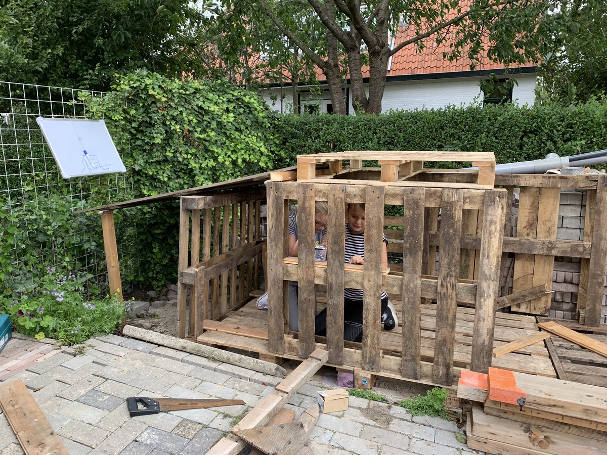 hutdorpAndijk's tweet photo. Nog een kleine impressie van @hutdorpAndijk @Home Toppers! #andijk #timmeren 🔨🔨🔨🔨☀️ https://t.co/v8PG98v2S1