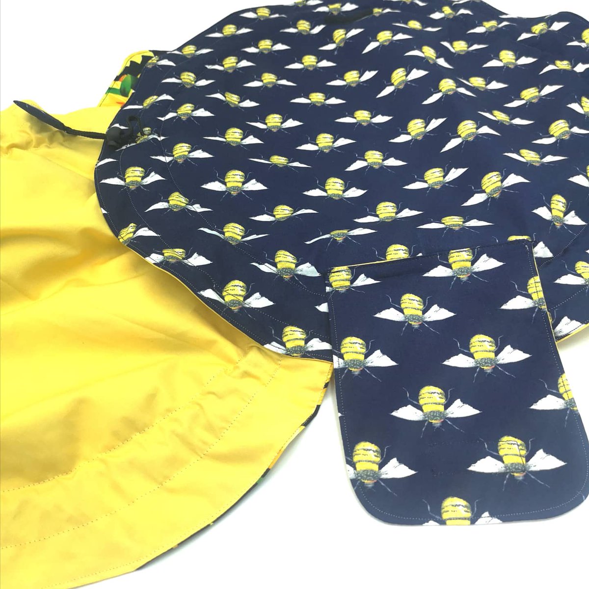 claridge23's tweet image. My Drawstring makeup pouches and all my handmade items are available to purchase on my website juebags.co.uk or #numonday #drawstringpouch #sunflowers #handmade #smallbusiness #juebagsshop #cosmetics #makeup #bees #holidays #vacations #etsyshop #thegiftofhandmade 🌻🐝