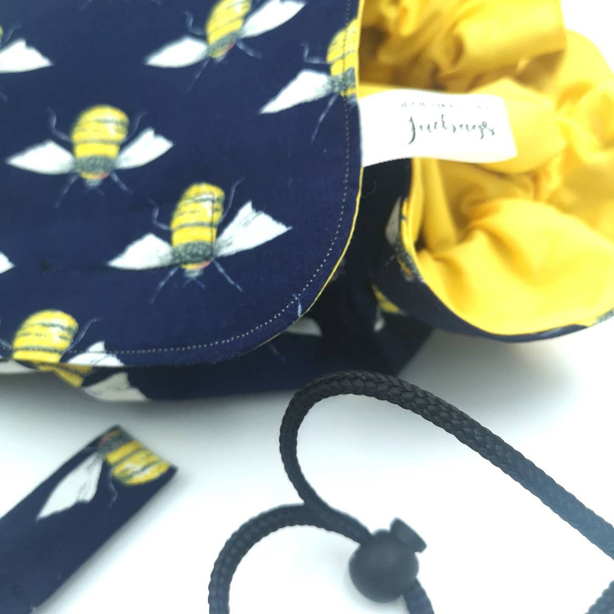 claridge23's tweet image. My Drawstring makeup pouches and all my handmade items are available to purchase on my website juebags.co.uk or #numonday #drawstringpouch #sunflowers #handmade #smallbusiness #juebagsshop #cosmetics #makeup #bees #holidays #vacations #etsyshop #thegiftofhandmade 🌻🐝