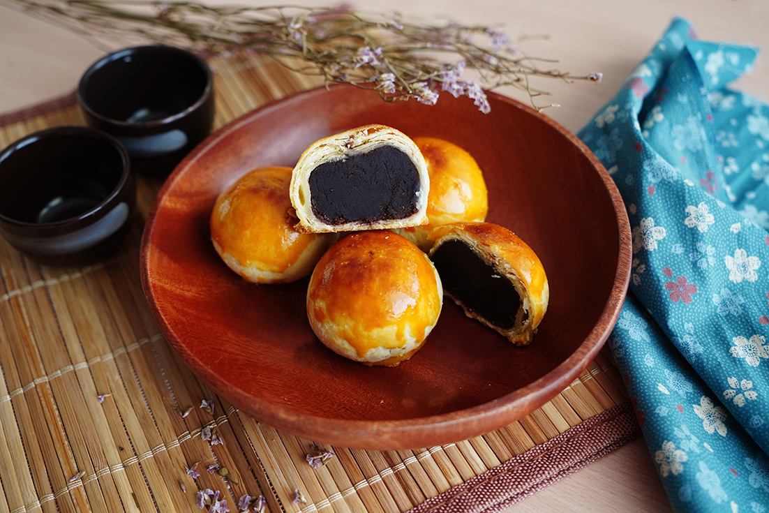 hundredmachine's tweet photo. Still making #mooncakes by hand?
#MidAutumnFestival is coming. You need #pastrymachine to help you with #mooncakemaking.
#HundredMachinery provides the best #foodforming machine for multiple fillings #bakeryfoods.
✨✨
https://t.co/O1fKIWyJKa https://t.co/PGBGrw5OXO