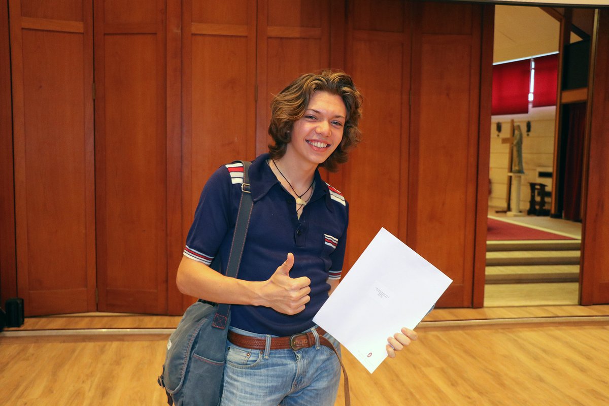 Congratulations to our Year 13 students celebrating a superb set of A Level results. With 85% achieving A*-C grades and a fantastic 18% achieving A*s, there is much to celebrate!
We are very proud and want to wish them all a very bright and exciting future.🍾🍾
#AlevelResults