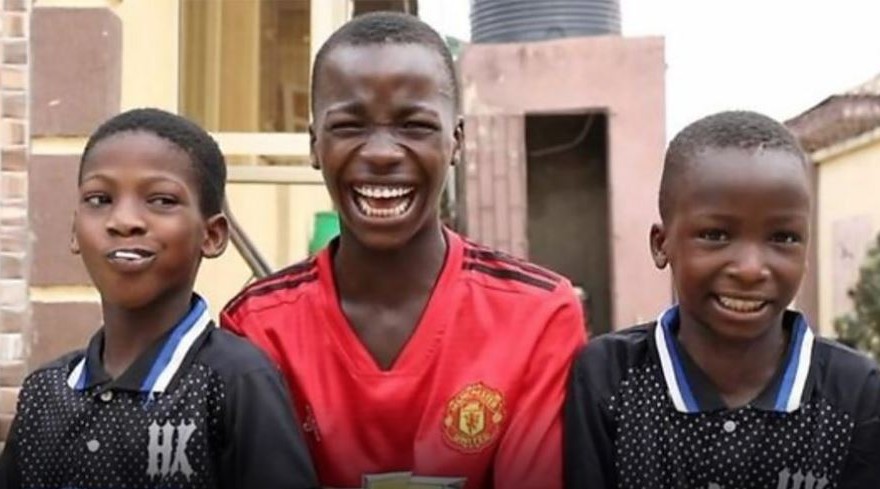 BBCAfrica's tweet photo. Nigeria’s fast rising comedy group, Ikorodu Bois, has received filming equipment from streaming company - Netflix. The group has gained fame for remaking scenes from famous music videos and Hollywood films. https://t.co/ej4UhskOfv

#BBCAfricaLive https://t.co/zD6aVRYFjD