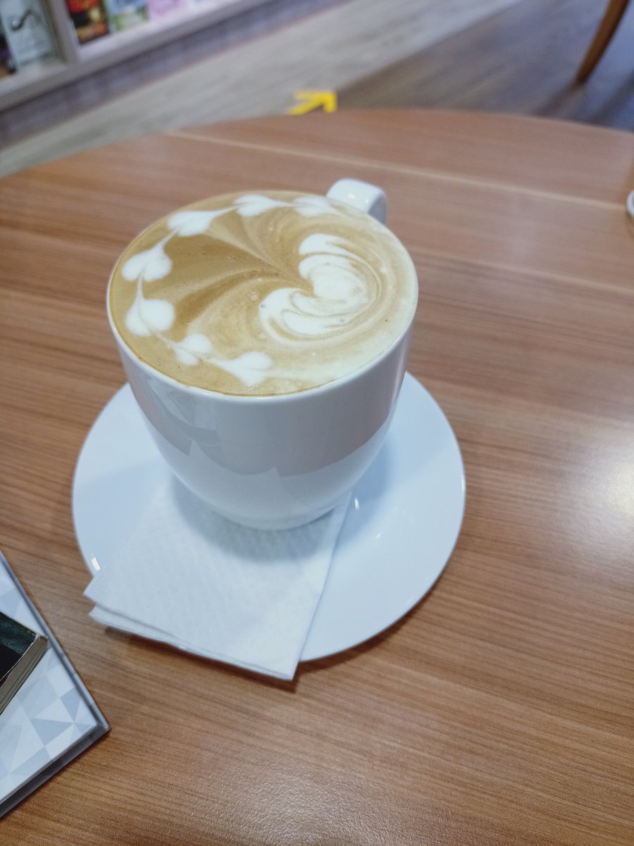 intanaina10's tweet photo. Library &amp; coffee date

Singgah kejap sini tadi minum hazelnut latte &amp; makan croissaint panas lembut 😋.

Best jugak kopi2 sini sambil baca buku. Nak pinjam buku pun boleh. Ada charge ya.

#librarydate https://t.co/nwJiC3XcOA