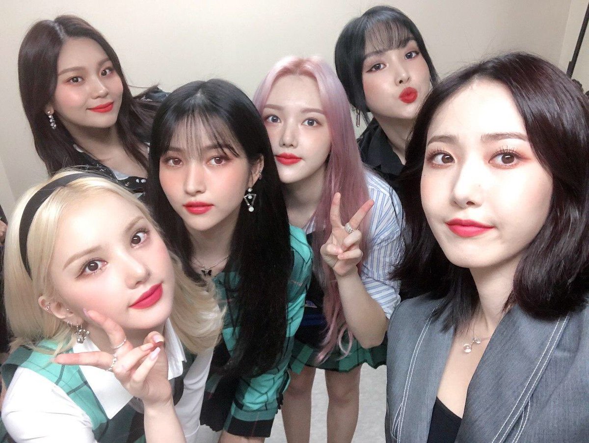 [📺 #여친Now]
#여자친구 #GFRIEND 가
기다리던 #버디☘️ 만나는 시간⏰

시간의 교차로🚆를 넘어서 
버디를 만나러 온 여친이들💜💙

#소리바다어워즈 에서 
기다리고 있을게요🙌

▶️vt.tiktok.com/y7896a/
▶️idollive.page.link/wzW4