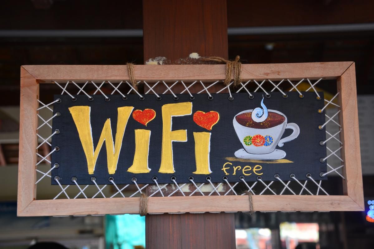 Cómo protegernos de los peligros de usar una red Wi-Fi pública. buff.ly/3fXfQGt