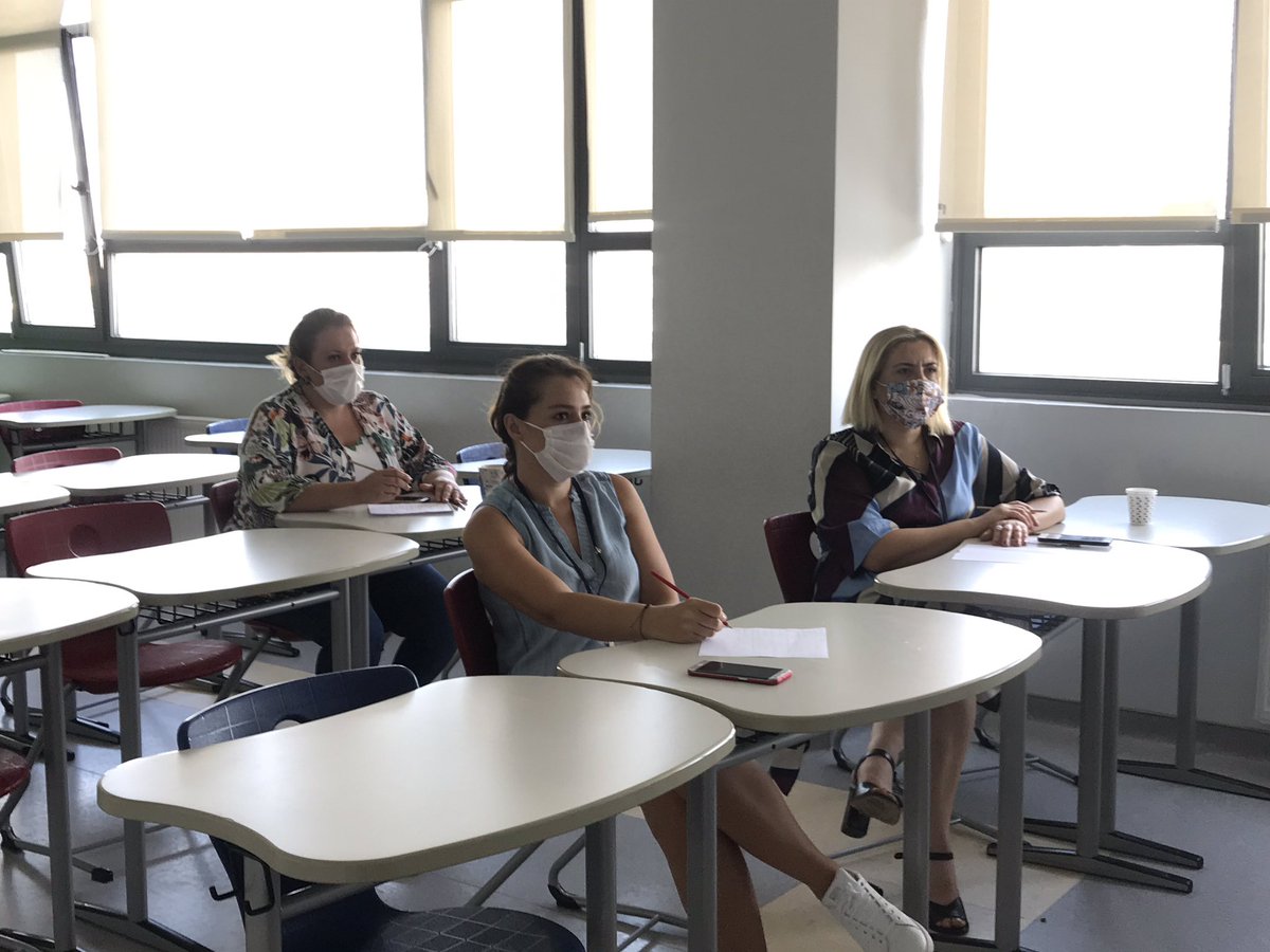 İlkokul ve Ortaokul öğretmenlerimiz online hizmetiçi eğitimlerine devam ediyorlar. #bahcesehirkoleji #ogretmeyehaziriz #ogrenmeyehaziriz 💙♥️