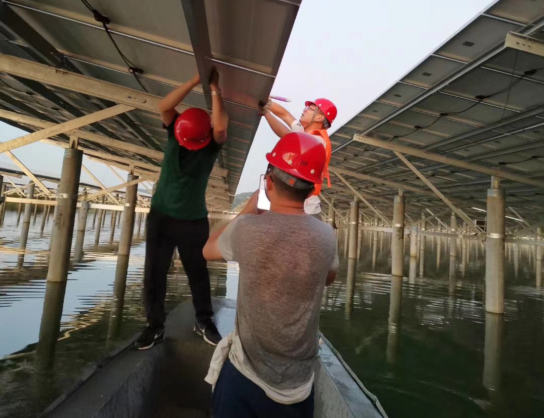 Sungrow_Power's tweet image. Here comes the 100 MW #PVproject, a solar-fishery plant in Jiangxi, China. Sungrow engineers were checking and maintaining the plant after the recent flooding in the south China. The project fully uses the most advanced Sungrow 1500V #PVSolutions.