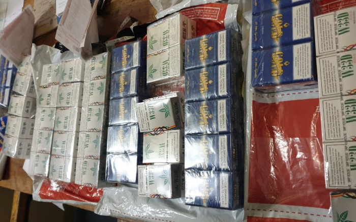 ewnupdates's tweet photo. #Hawks swoop on warehouse in Mokopane seizing 42 boxes of illicit cigarettes https://t.co/39R9plNGe1 https://t.co/HFVuLFYNaf