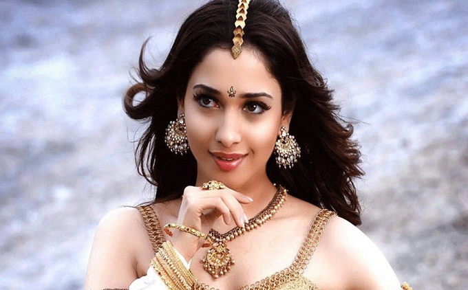 sometimes shruti looks like tamannah and tamannah looks like shruti, as they say "you are what you eat"